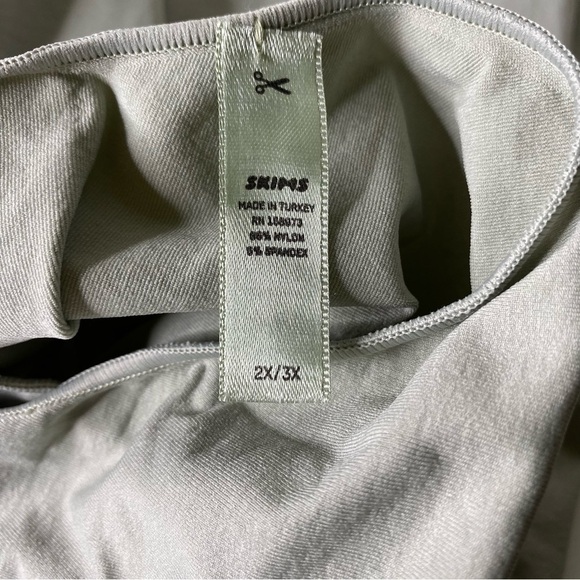 Skims Essential Mock neck sleeveless bodysuit size 2X/3X NEW - Picture 7 of 10